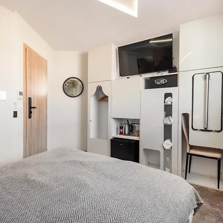 Aurora Hills Хотел