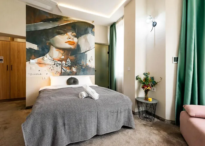 Hotel Aurora Hills 2*