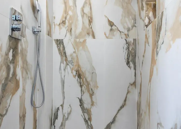 Hotel Aurora Hills 2*