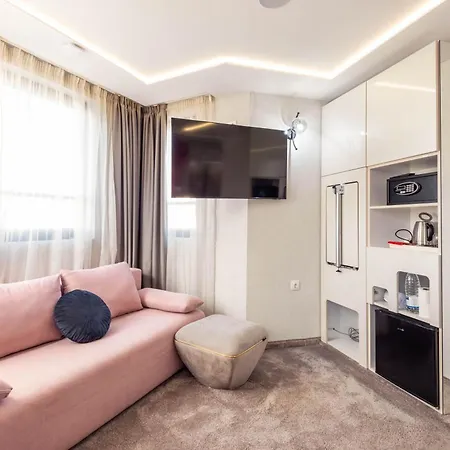 Aurora Hills فندق بلوفديف