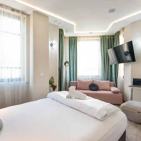 فندق Aurora Hills