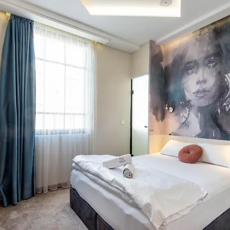 Aurora Hills Hotel 2*