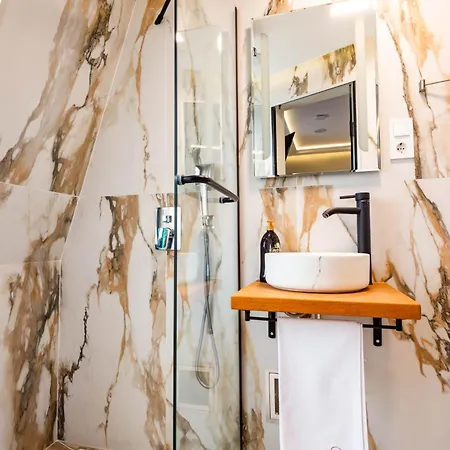 Aurora Hills فندق بلوفديف