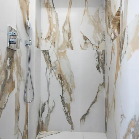 فندق Aurora Hills 2*