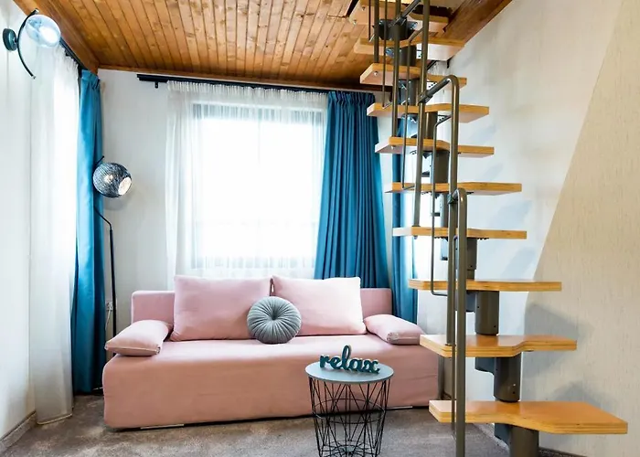 Aurora Hills Hotel 2*