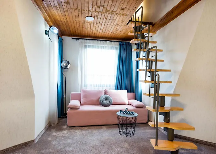 Aurora Hills Hotel 2*