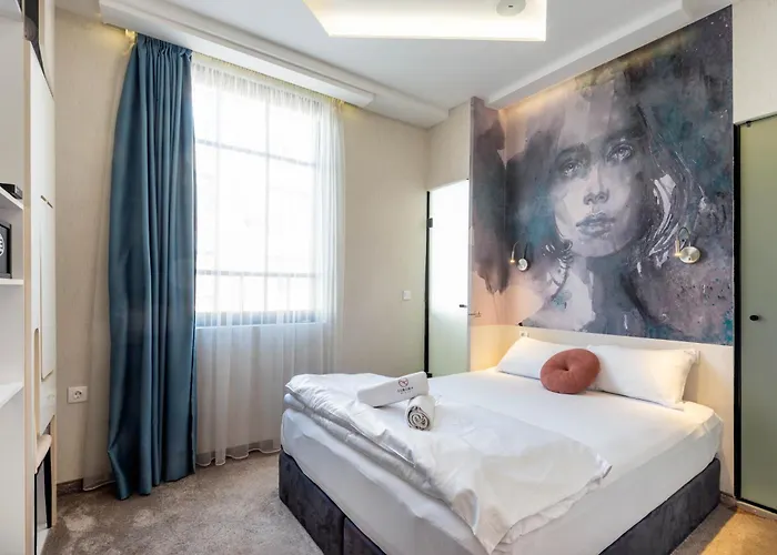 Aurora Hills Hotel 2*