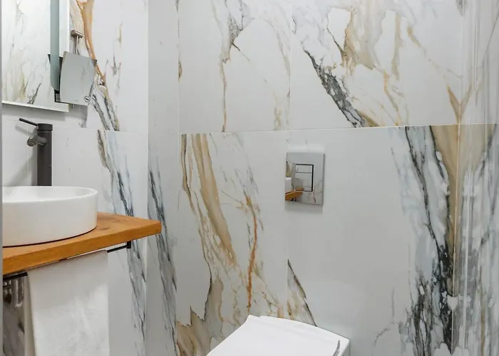 Aurora Hills Hotel 2*